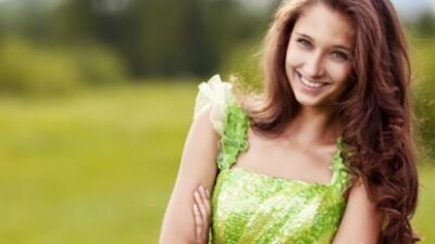 "Ingin tahu cara agar wangi seharian? Simak 5 tips sederhana mulai dari teknik layering parfum hingga makanan yang harus diperhatikan agar tetap segar dan percaya diri."