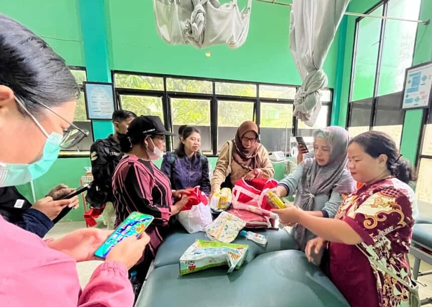 "dinsos-sambas-bantu-perlengkapan-bayi-sajingan"