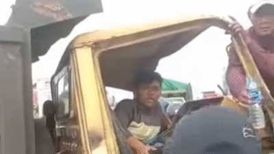 Kecelakaan Tragis di Sungai Ambawang: Dump Truk Hantam Mobil Box, Sopir Terjepit