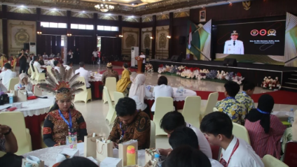 Suasana acara Suara Damai Nusantara (SUDARA) yang bertujuan untuk menebarkan pesan perdamaian dan melawan radikalisme melalui pendekatan budaya lokal.