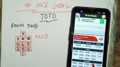 Seorang perempuan asal Entikong dijatuhi hukuman denda 1.500 Ringgit Malaysia di Sarawak karena kedapatan membeli togel secara ilegal.