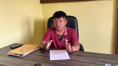 "Kepala Desa Sekucing Labai, Martinus Asen. (Dok. Faktakalbar.id)"