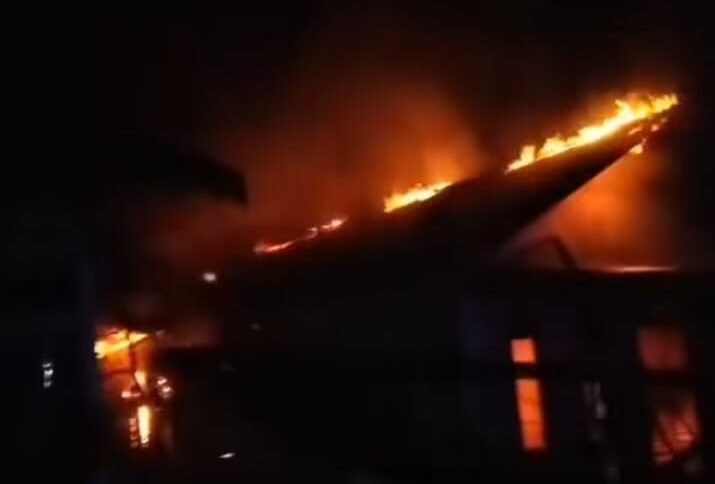 "kebakaran-selakau-timur-sambas-rumah-ludes"