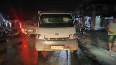 Kondisi mobil pikap usai kecelakaan tragis yang menewaskan satu pengendara motor di Jalan Raya Simpang Empat Pasar Mandor, Kabupaten Landak, Rabu (3/9/2025).