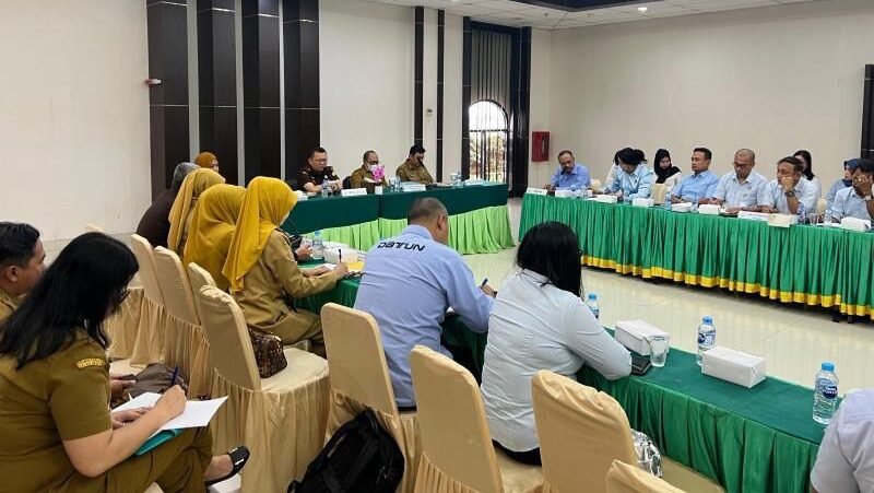 Rapat koordinasi penerbitan KIA dan Akta Kelahiran bagi anak-anak rentan yang digelar Kejaksaan Tinggi Kalbar bersama Dinas Kependudukan dan Pencatatan Sipil Kota Pontianak.