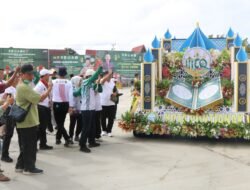 Kendaraan Hias Kafilah Pontianak Pukau Penonton di Pawai Ta’aruf MTQ Kalbar