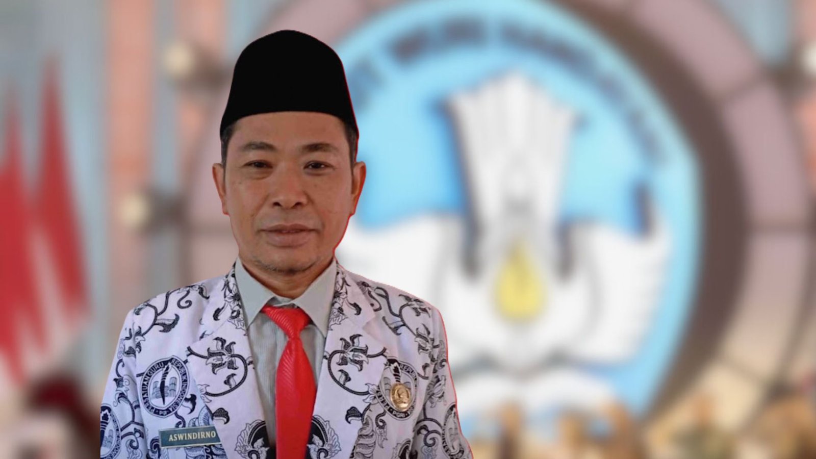 Ketua PGRI Kabupaten Sambas, Aswindirno, memberikan pernyataan terkait imbauan kepada guru dan tenaga kependidikan Non-ASN agar tidak mengikuti aksi damai demi menjaga profesionalisme dan stabilitas.
