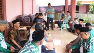 Ketua Umum LPTQ Kota Pontianak, Amirullah, saat meninjau akomodasi dan memberikan arahan kepada para peserta kafilah Pontianak di Putussibau, Kapuas Hulu, untuk memastikan kesiapan mereka menghadapi MTQ XXXIII Tingkat Provinsi Kalimantan Barat.