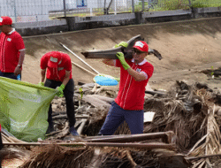 Memperingati Hari Perhubungan Nasional: KUPP Teluk Batang Gelar Aksi Bersihkan Pantai dan Tanam Mangrove