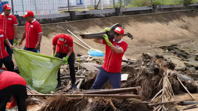 Memperingati Hari Perhubungan Nasional: KUPP Teluk Batang Gelar Aksi Bersihkan Pantai dan Tanam Mangrove