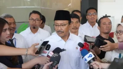 Menteri Sosial (Mensos) Saifullah Yusuf atau Gus Ipul memberikan keterangan pers usai rapat dengan Komisi VIII DPR RI, membahas usulan tambahan anggaran untuk tahun 2026.