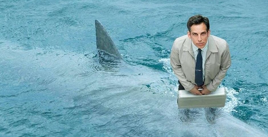 "Jangan biarkan hujan bikin mati gaya. Temani suasana mendungmu dengan 5 rekomendasi film Hollywood terbaik yang dijamin bikin mood kamu bagus."