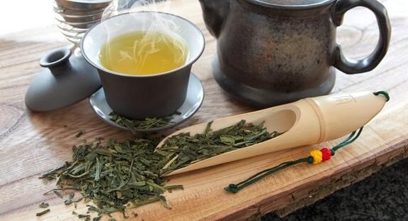 "Bosan dengan kopi? Temukan 9 minuman pengganti kopi yang efektif untuk melawan kantuk. Dari teh, jus, hingga minuman herbal, dapatkan energi tanpa efek samping kafein berlebih."