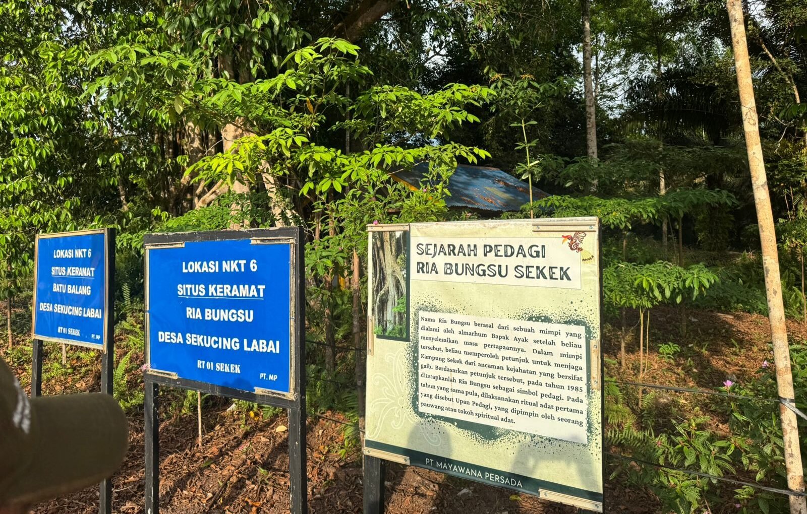 "Situs ritual adat Moncong Pedagih di Desa Sekucing Labai, Ketapang, yang menjadi simbol penting kearifan lokal. (Dok. RDL/Faktakalbar.id)"