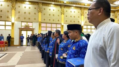 "Wakil Bupati Sambas, Heroaldi Djuhardi Alwi, resmi melantik ratusan Pegawai Pemerintah dengan Perjanjian Kerja (P3K). "