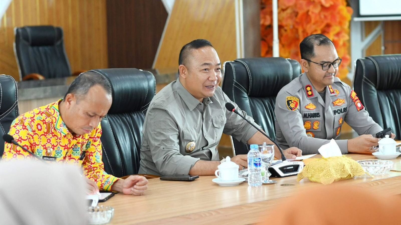 Bupati Ketapang dan Kapolres Ketapang memimpin rapat koordinasi dengan perusahaan kehutanan untuk memperkuat program swasembada pangan di wilayah tersebut.