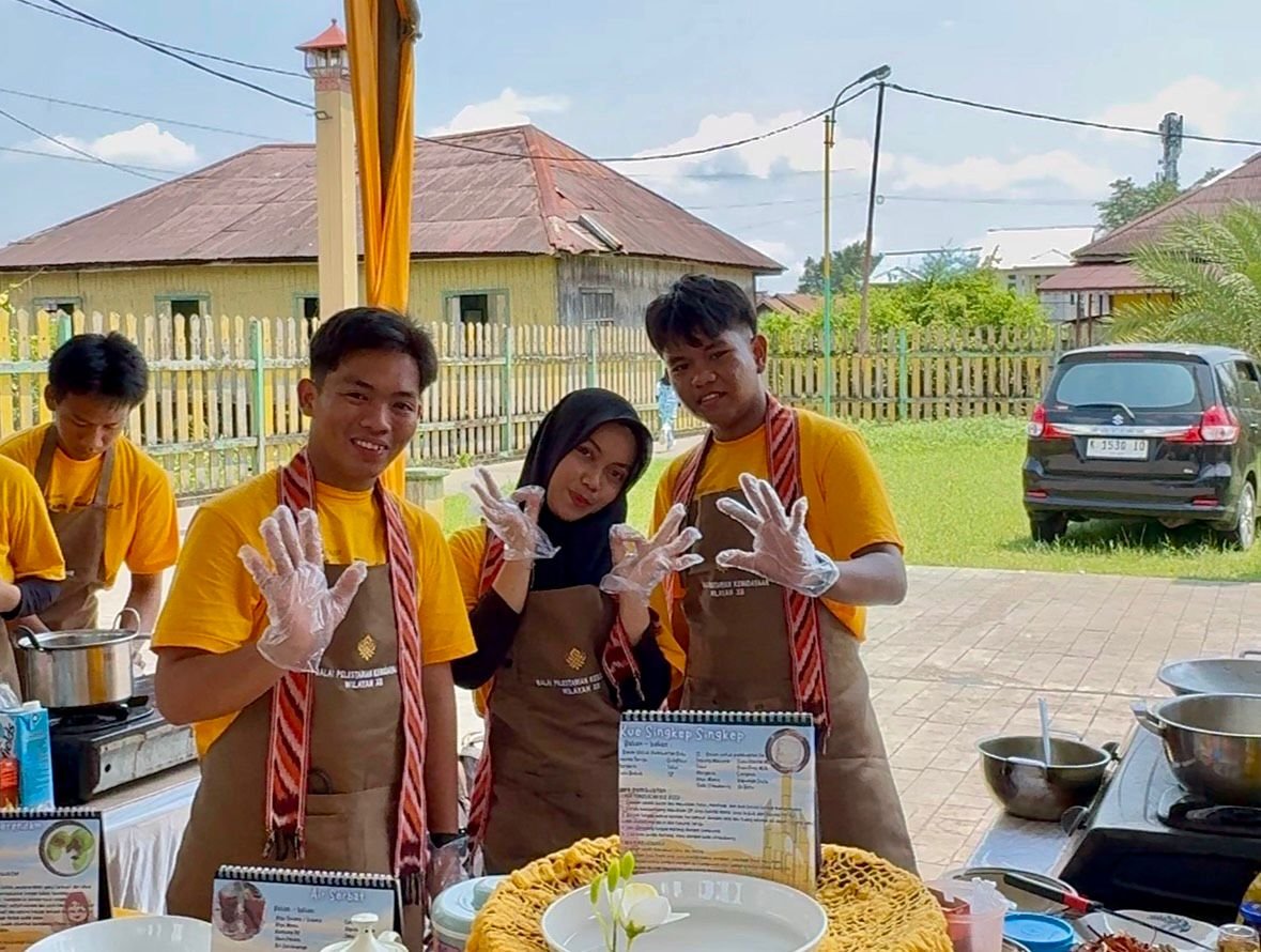 "peserta lomba-kuliner-tradisional-istana-kadriah"