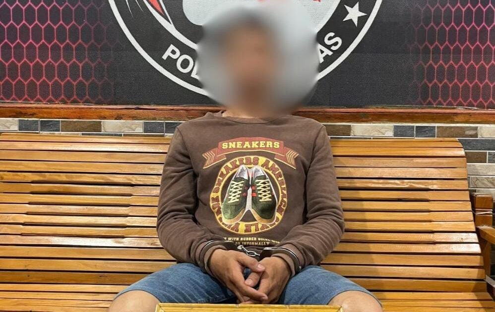 "Polres Sambas menangkap pengedar narkoba di Kecamatan Tebas, berinisial J (31). Polisi mengamankan barang bukti sabu seberat 7,29 gram. (Dok. Polres Sambas)"