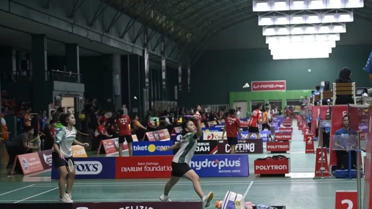 Aksi para pebulu tangkis junior menunjukkan kemampuan terbaik mereka di Polytron Superliga Junior 2025 yang digelar di GOR Djarum Kudus, Jawa Tengah.