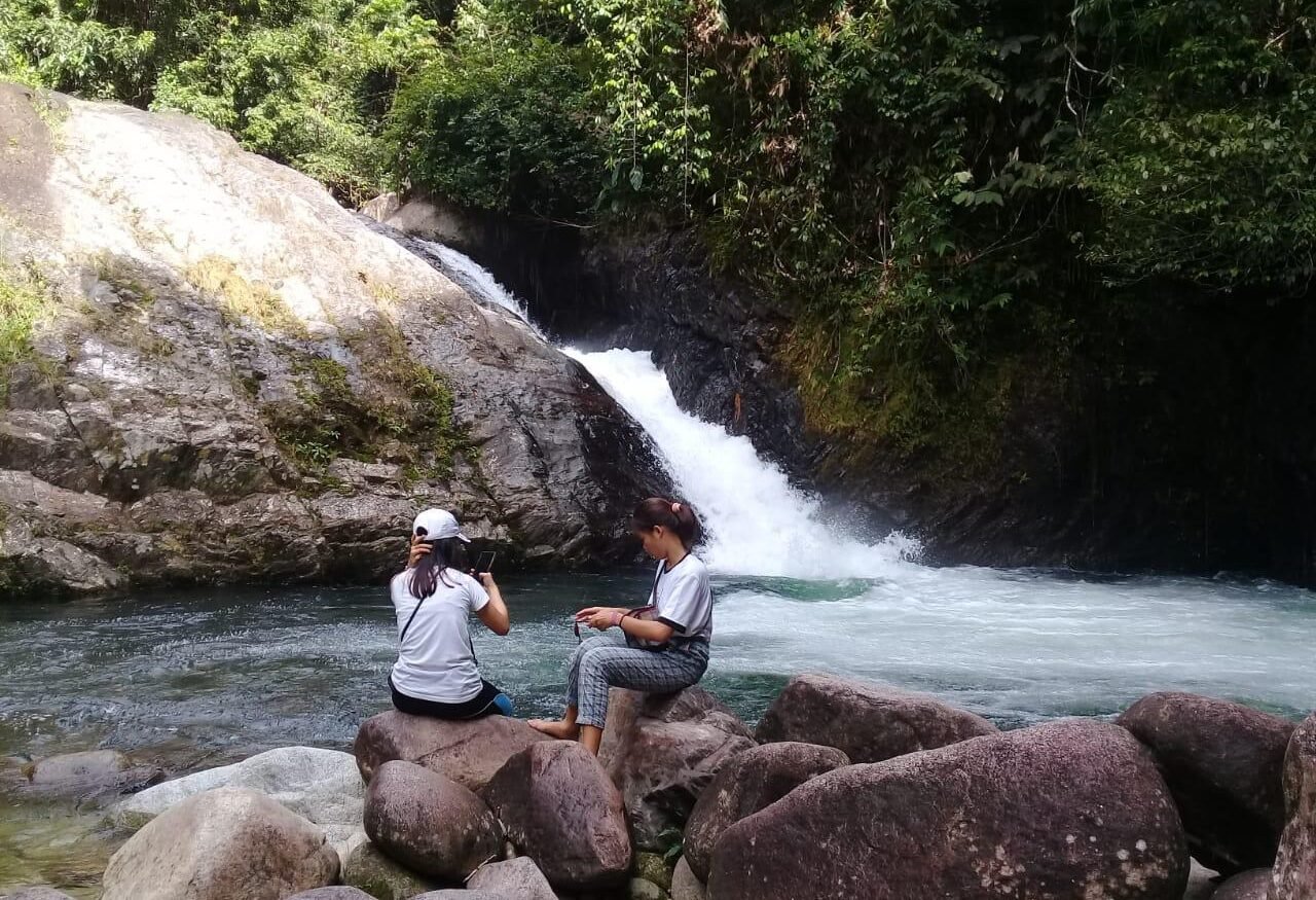 "Riam Pancarek terletak di Dusun Tanjung Desa Sanatab, Kecamatan Sajingan Besar, Kabupaten Sambas. (Dok. DNS/Faktakalbar.id)"