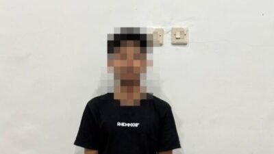 Pelaku RF (21) dan barang bukti yang diamankan Satuan Reserse Narkoba Polres Ketapang dalam kasus peredaran narkoba di Delta Pawan. (Dok. HO/Faktakalbar.id)