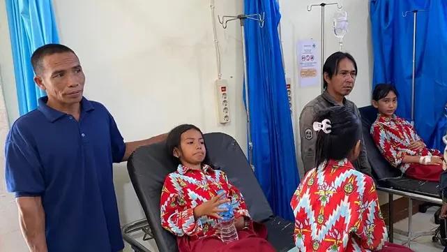 Tujuh siswa SD di Kayong Utara dirawat di puskesmas setelah mengalami gejala keracunan usai menyantap makanan dari Program Makan Bergizi Gratis (MBG).