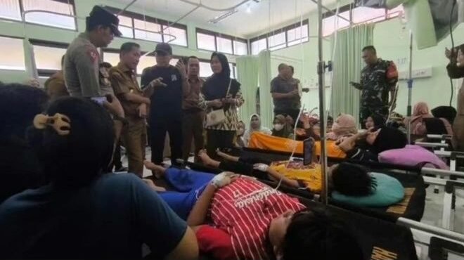 Ilustrasi siswa diduga mengalami keracunan makanan dari program Makan Bergizi Gratis (MBG). (Dok. Ist)