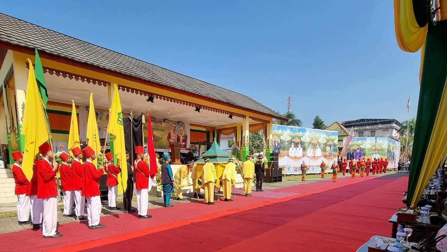 Suasana meriah saat pembukaan Festival Budaya Faradje Pesaka Negeri Sanggau XVII yang digelar di Keraton Istana Surya Negara Sanggau