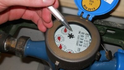 "Berapa biaya pemasangan PDAM? Simak rincian resmi, proses pembayaran, hingga tahap instalasi meteran air oleh teknisi sesuai aturan pemerintah untuk menjamin transparansi."