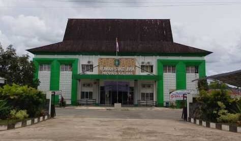 "Bangunan Rumah Sakit Jiwa (RSJ) Provinsi Kalimantan Barat, yang menjadi sorotan publik terkait proses tender pembangunan gedung dengan penawaran yang jauh di bawah Harga Perkiraan Sendiri (HPS). (Dok. Dhn/Faktakalbar.id)"