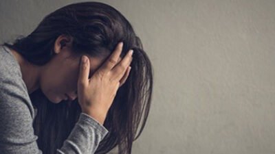 "Temukan tiga strategi sederhana namun efektif untuk menjaga kesehatan mental dan menghindari burnout di tengah kesibukan sehari-hari."