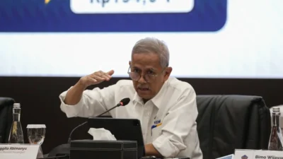 Wakil Menteri Keuangan Anggito Abimanyu memaparkan data realisasi penerimaan pajak Indonesia per Agustus 2025 yang mengalami penurunan akibat kontraksi pada PPh badan dan PPN.