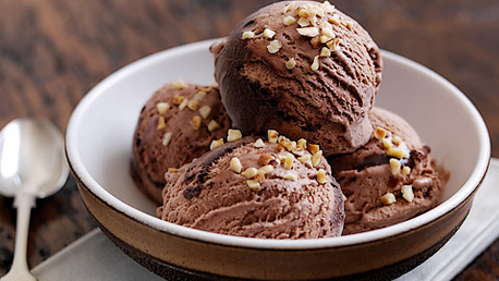 "Kapan waktu terbaik untuk makan es krim? Ketahui manfaat es krim saat dikonsumsi di waktu yang tepat dan tips memilih camilan yang sehat."