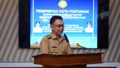 Wali Kota Pontianak Edi Rusdi Kamtono membuka Pembinaan Lembaga Keagamaan di Kantor Wali Kota.