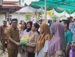 Beras Premium Cuma 40 Ribu? Warga Desa Seberkat Sambas Serbu Gerakan Pangan Murah