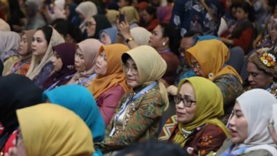 Ketua Dekranasda Kota Pontianak Yanieta Arbiastutie saat menghadiri Rakernas Dekranas di Jakarta.