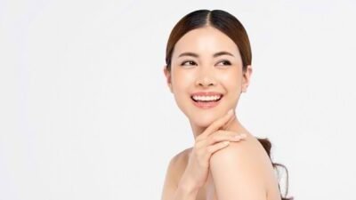 "Ingin terlihat lebih muda? Temukan tiga kebiasaan sederhana yang sering tidak disadari, namun sangat efektif untuk menjaga kesehatan dan keremajaan kulit Anda."