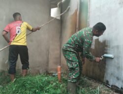 TMMD Kodim 1207/Pontianak dan Warga Gotong Royong Mengecat Masjid di Kubu Raya