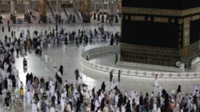 "Aturan kesehatan haji 2026 resmi diperketat oleh Arab Saudi dan RI. Pemeriksaan acak akan dilakukan dan 11 penyakit ini bisa gagalkan keberangkatan."