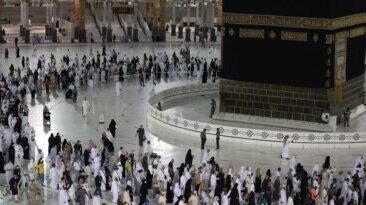 "Aturan kesehatan haji 2026 resmi diperketat oleh Arab Saudi dan RI. Pemeriksaan acak akan dilakukan dan 11 penyakit ini bisa gagalkan keberangkatan."