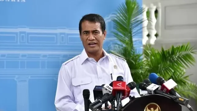 "Amran Sulaiman geram sorotan hanya tertuju pada 29 ribu ton beras rusak, bukan pada keberhasilan stok 4,2 juta ton. Ia menyebut beras rusak akan jadi pakan ternak."