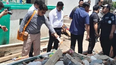 "Tragedi di Ponpes Situbondo, bangunan asrama putri runtuh pada Rabu (29/10/2025). 12 santriwati menjadi korban, 1 di antaranya meninggal dunia."