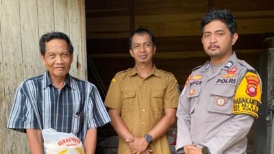 "Sebanyak 26 KPM di Desa Simpang Tiga, Sukadana, menerima bantuan pangan berupa beras 15 kg. Bantuan ini disalurkan untuk meringankan beban warga."