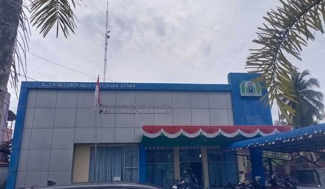 "Perumdam Tirta Khatulistiwa mengumumkan gangguan suplai air di Pontianak untuk besok, Rabu 15 Oktober 2025. Wilayah Jl. Tanjungpura, Merdeka, dan sekitarnya akan terdampak. Segera siapkan tampungan air."