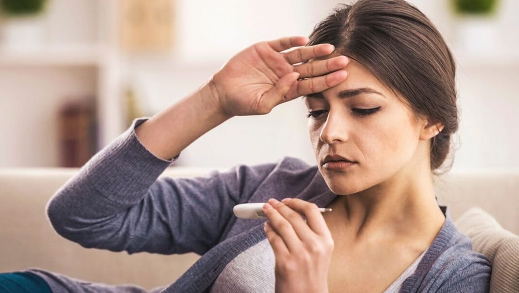 "Benarkah tidak boleh mandi saat demam? Ketahui fakta ilmiah di baliknya dan cara mandi yang benar untuk membantu menurunkan suhu tubuh."