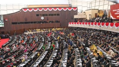 "DPR secara resmi menaikkan dana reses anggotanya menjadi Rp702 juta per kegiatan mulai Juni 2025. Kenaikan disebut untuk penyesuaian indeks dan titik kunjungan."