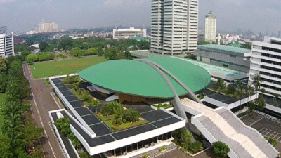 "Analisis mendalam kenaikan dana reses DPR menjadi Rp702 juta. Mengupas alasan resmi pimpinan DPR di balik tuntutan akuntabilitas dan potensi pemborosan."