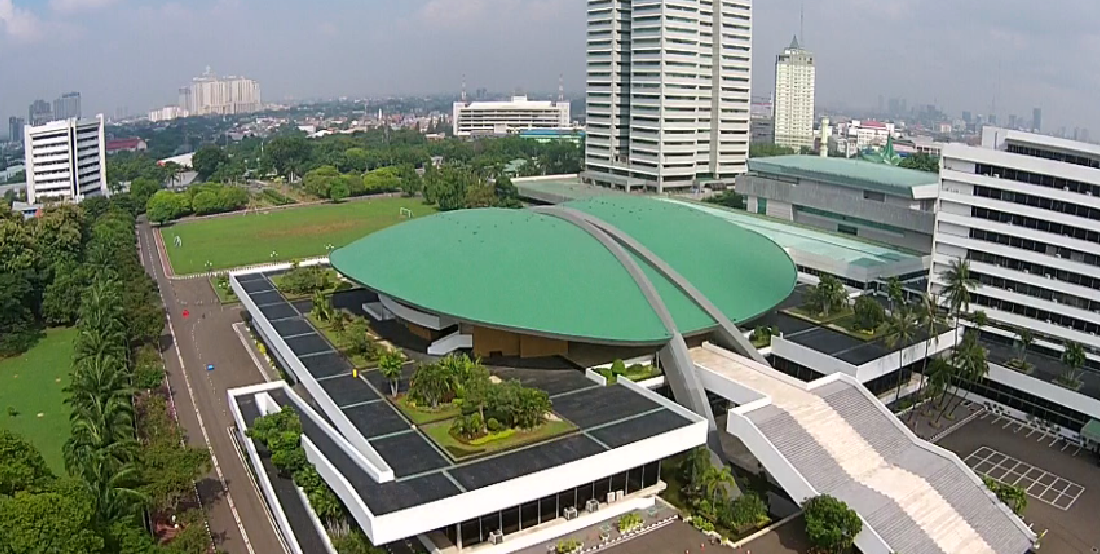 "Analisis mendalam kenaikan dana reses DPR menjadi Rp702 juta. Mengupas alasan resmi pimpinan DPR di balik tuntutan akuntabilitas dan potensi pemborosan."