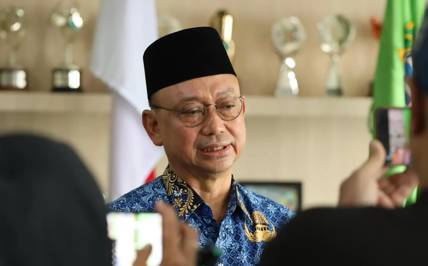 "Usai melantik Dewan Pengawas baru, Wali Kota Pontianak menargetkan 92% warga mendapat akses air bersih PDAM pada 2029. Dewas berperan mengawasi kinerja direksi."