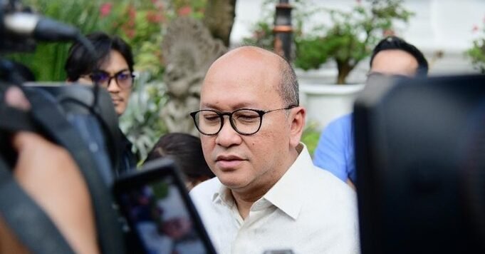 "Dalam upaya penyehatan, Garuda Indonesia menunjuk dua profesional asing sebagai direktur. CEO Danantara Rosan Roeslani sebut ini bukti keseriusan perkuat manajemen."